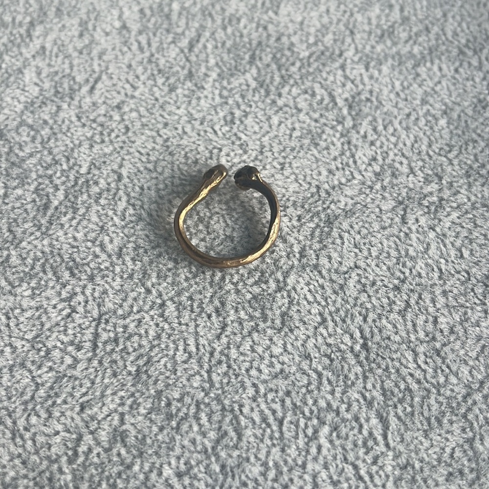 Lady Grey bone ring - Picture 4 of 4